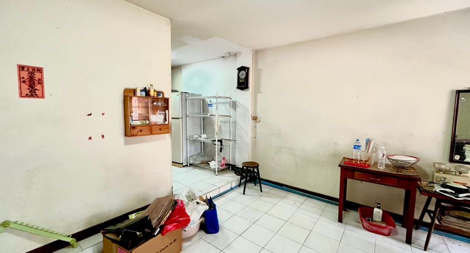 For sale 4 bedrooms townhouse in Bang Phlat, Bangkok