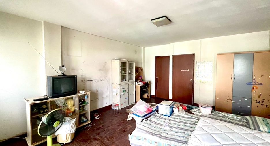 For sale 4 bedrooms townhouse in Bang Phlat, Bangkok