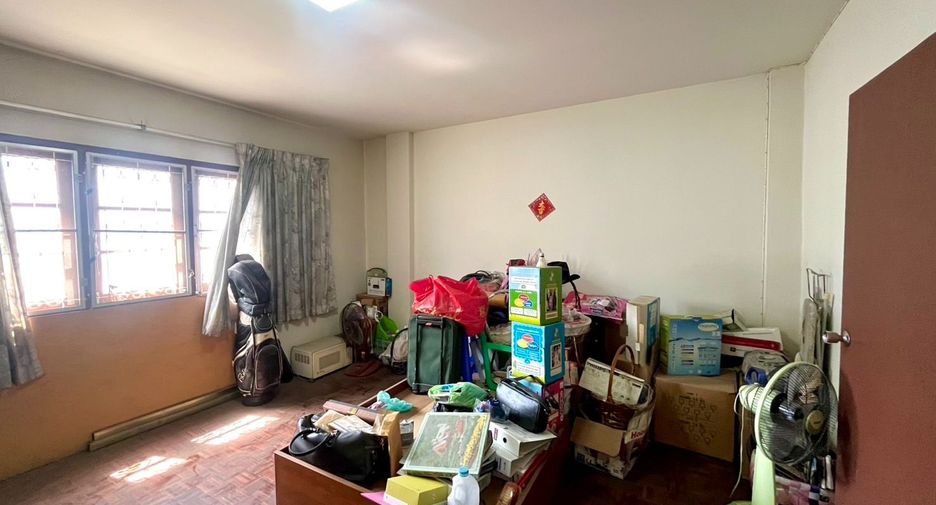 For sale 4 bedrooms townhouse in Bang Phlat, Bangkok