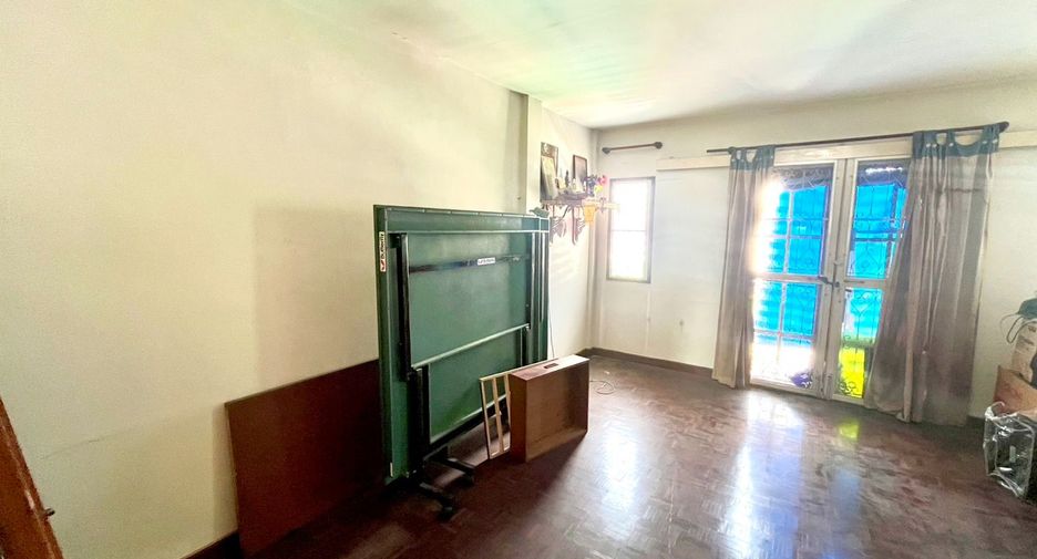 For sale 4 bedrooms townhouse in Bang Phlat, Bangkok