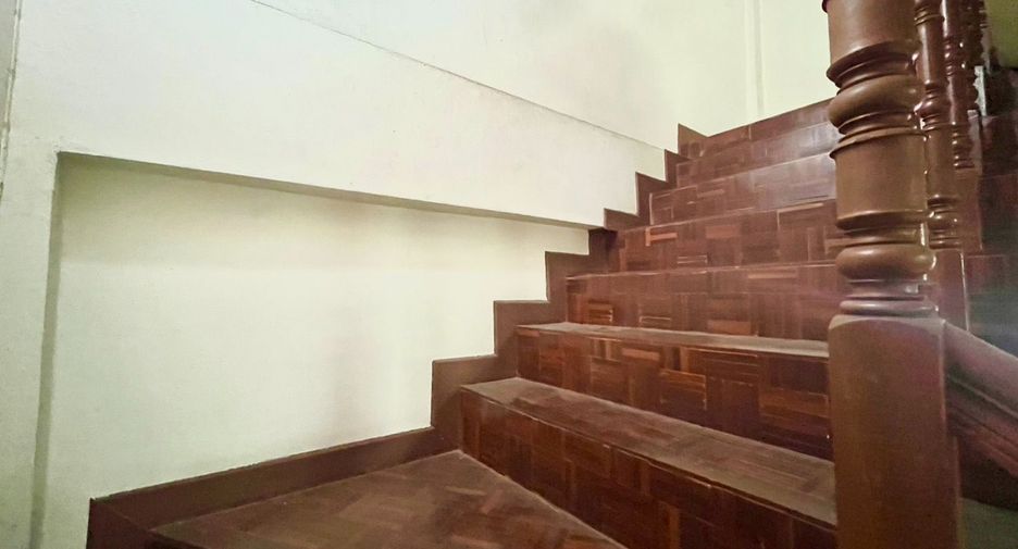 For sale 4 bedrooms townhouse in Bang Phlat, Bangkok