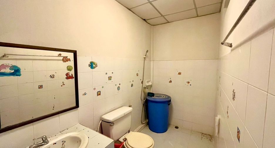 For sale 4 bedrooms townhouse in Bang Phlat, Bangkok