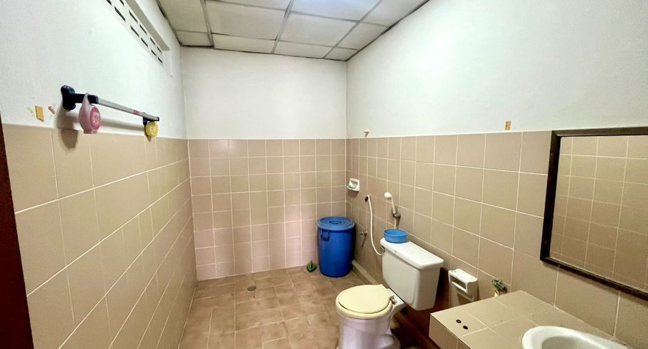 For sale 4 bedrooms townhouse in Bang Phlat, Bangkok