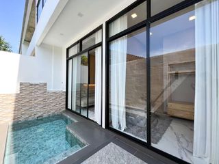 Casa adosada en venta de 4 habitaciones en Bang Lamung, Chonburi