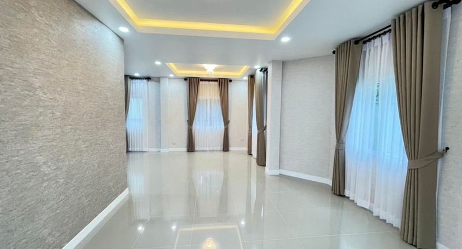 出售 3 卧室 独立屋 在 Si Racha, Chon Buri