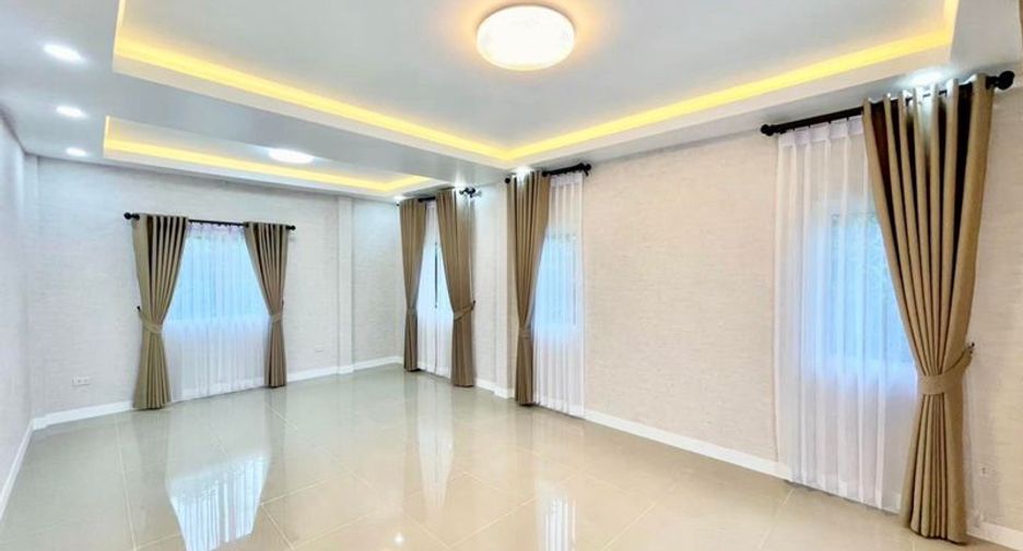 出售 3 卧室 独立屋 在 Si Racha, Chon Buri