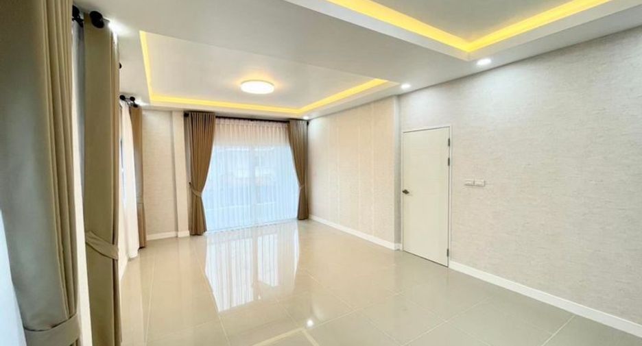 出售 3 卧室 独立屋 在 Si Racha, Chon Buri