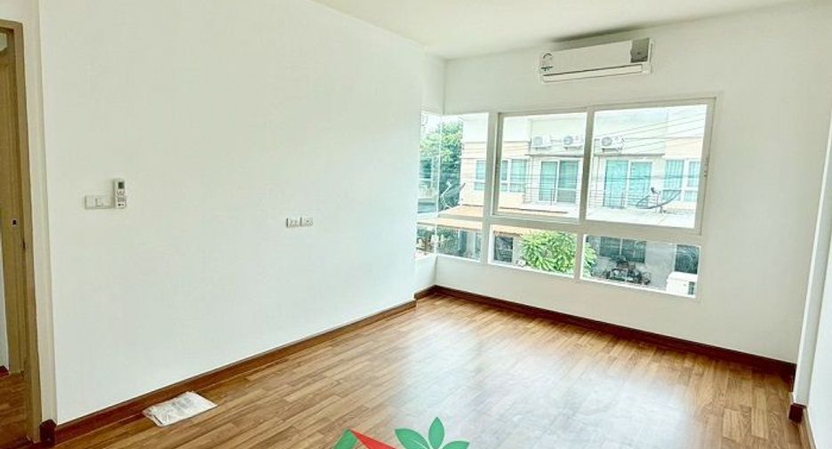 Reihenhaus zum Kauf mit 3 Zimmer in Lam Luk Ka, Pathum Thani