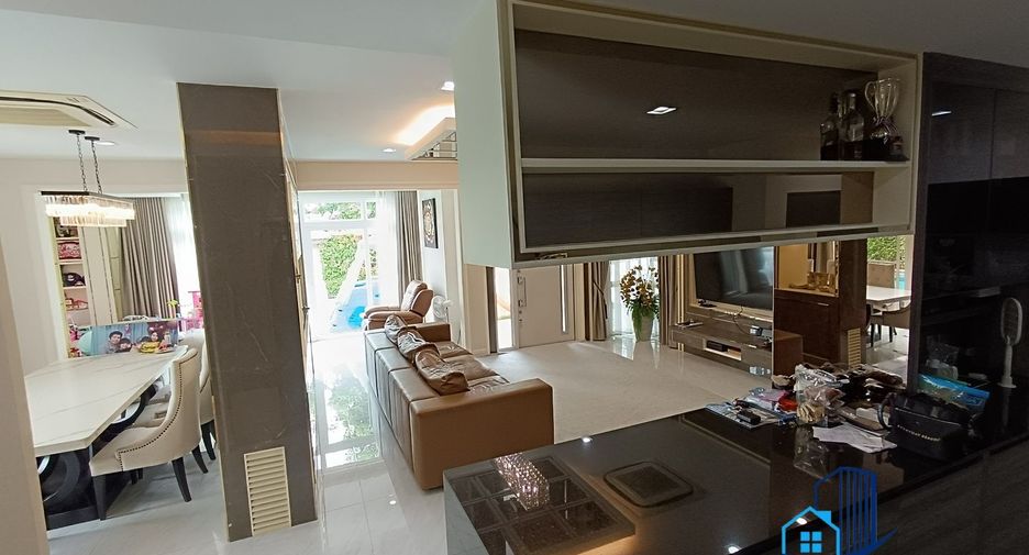 For sale 4 bedrooms house in Sai Mai, Bangkok