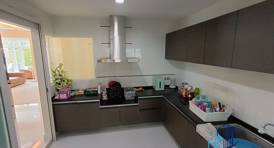 For sale 4 bedrooms house in Sai Mai, Bangkok