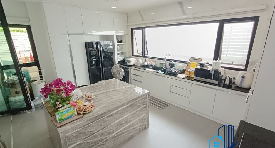 For sale 4 bedrooms house in Sai Mai, Bangkok