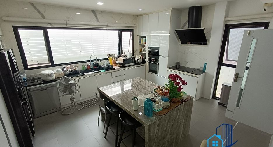 For sale 4 bedrooms house in Sai Mai, Bangkok