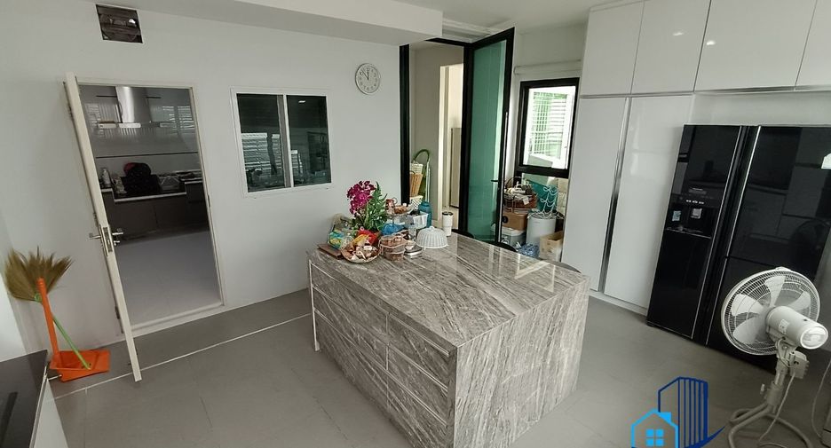 For sale 4 bedrooms house in Sai Mai, Bangkok