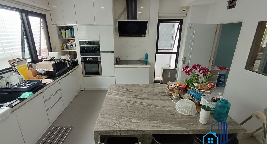 For sale 4 bedrooms house in Sai Mai, Bangkok