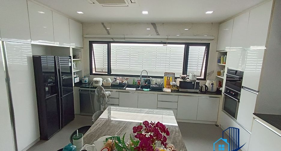 For sale 4 bedrooms house in Sai Mai, Bangkok