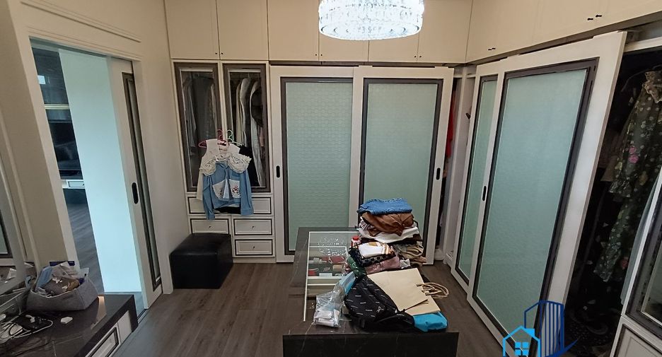 For sale 4 bedrooms house in Sai Mai, Bangkok