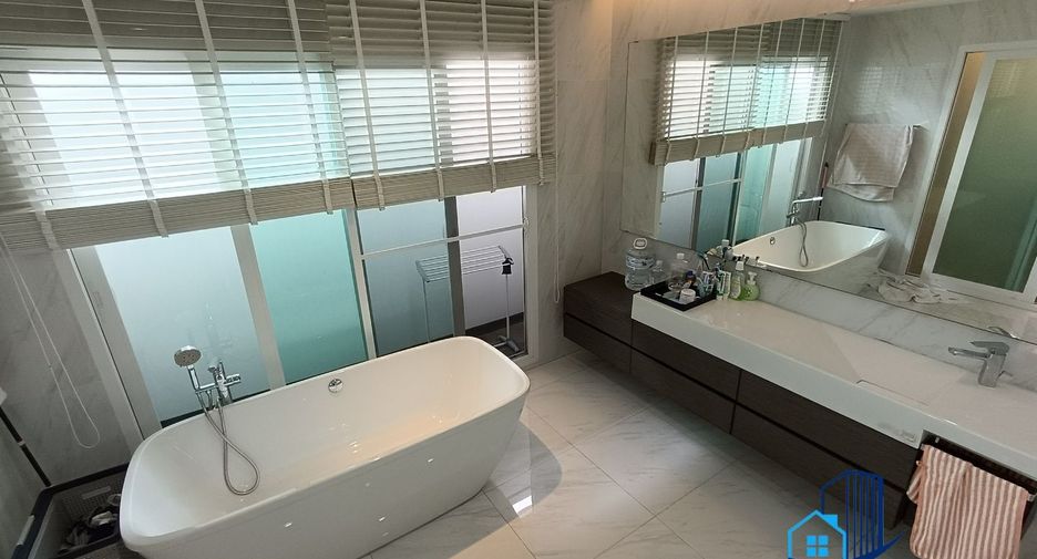 For sale 4 bedrooms house in Sai Mai, Bangkok