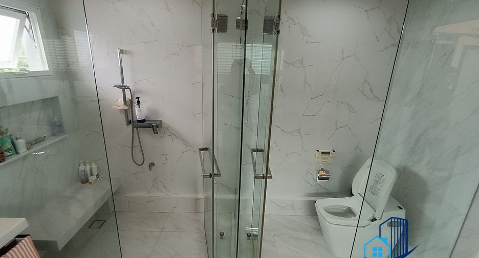 For sale 4 bedrooms house in Sai Mai, Bangkok
