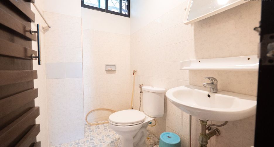 For sale 4 bedrooms retail Space in Phra Khanong, Bangkok