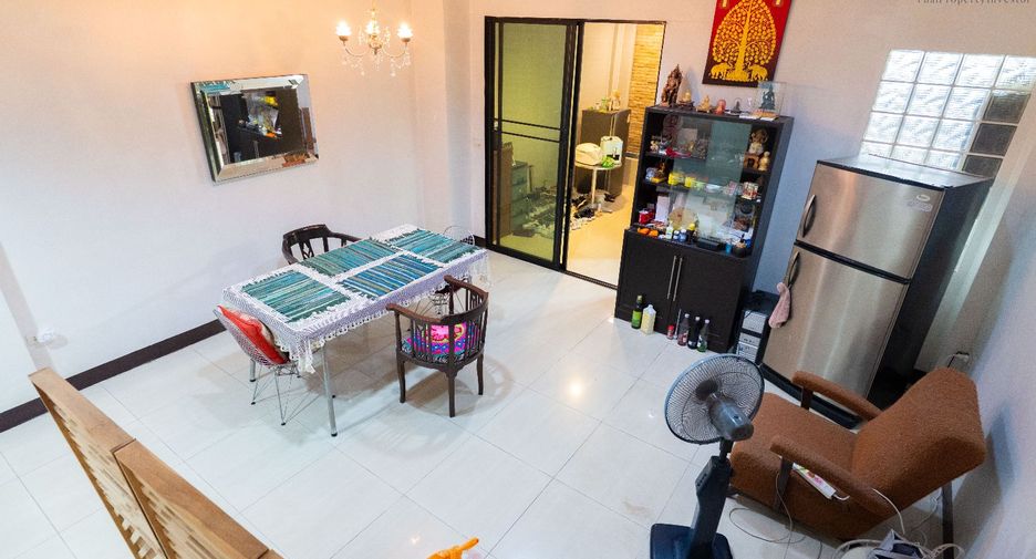 For sale 4 bedrooms retail Space in Phra Khanong, Bangkok