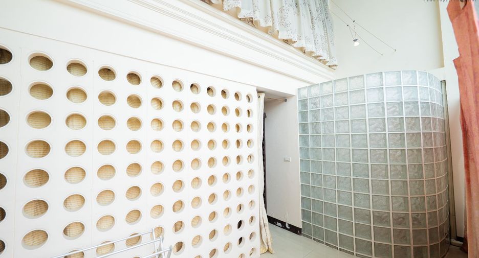 For sale 4 bedrooms retail Space in Phra Khanong, Bangkok