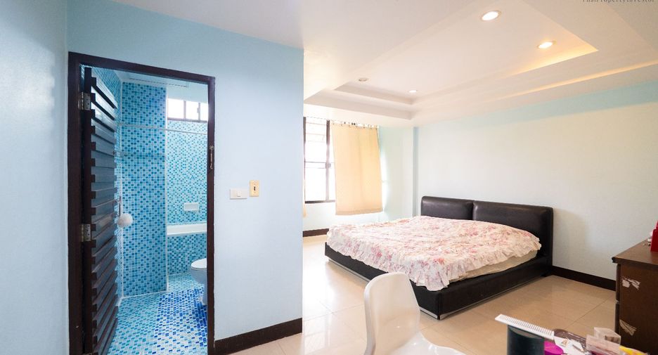 For sale 4 bedrooms retail Space in Phra Khanong, Bangkok
