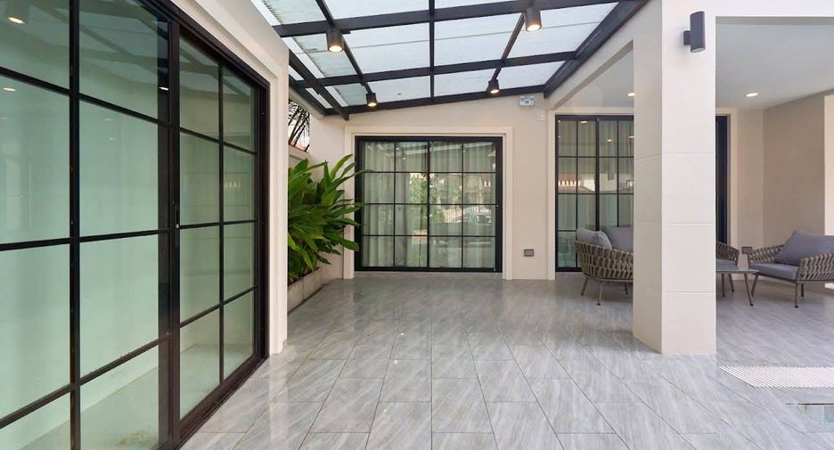 For sale 5 bedrooms house in Mueang Chiang Mai, Chiang Mai