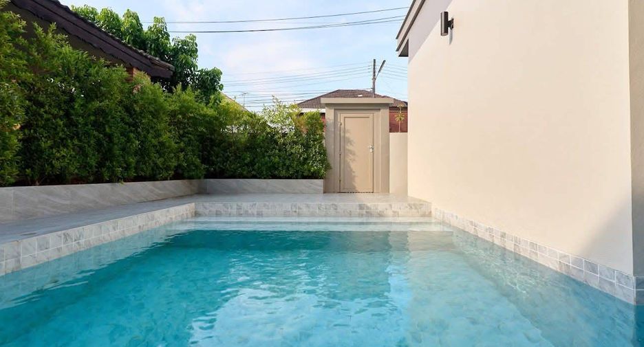 For sale 5 bedrooms house in Mueang Chiang Mai, Chiang Mai