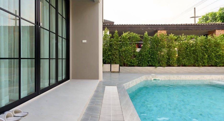 For sale 5 bedrooms house in Mueang Chiang Mai, Chiang Mai