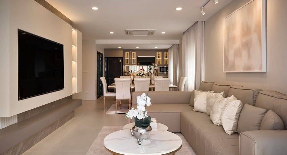 For sale 5 bedrooms house in Mueang Chiang Mai, Chiang Mai