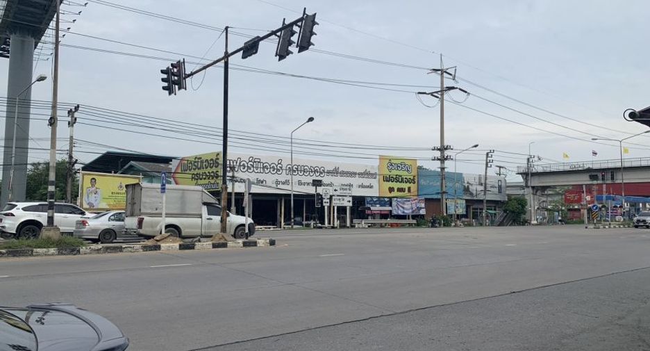 For rent retail Space in Mueang Pathum Thani, Pathum Thani
