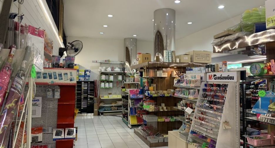 For rent retail Space in Mueang Pathum Thani, Pathum Thani