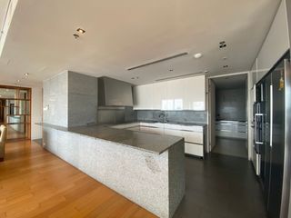 Продажа 2 спальни кондо в Сатхон, Бангкок