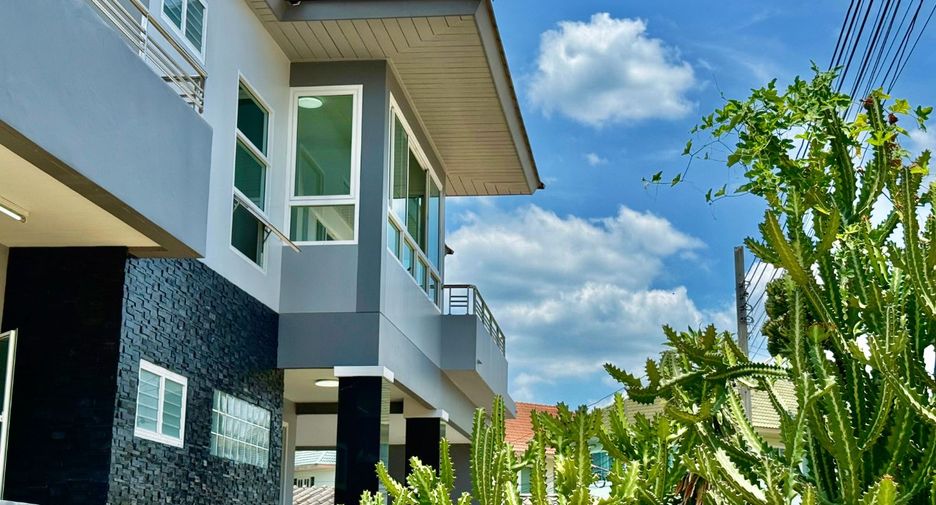 For sale 5 bedrooms house in Thawi Watthana, Bangkok