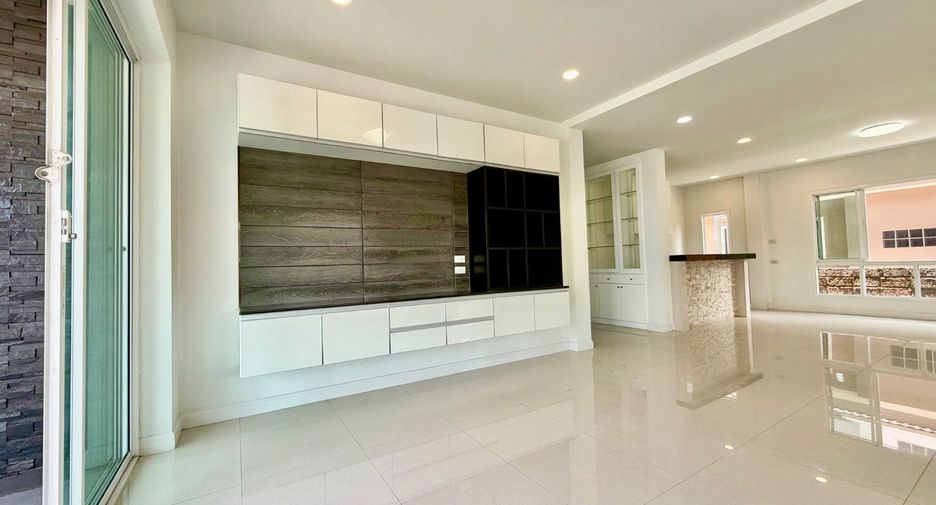 For sale 5 bedrooms house in Thawi Watthana, Bangkok