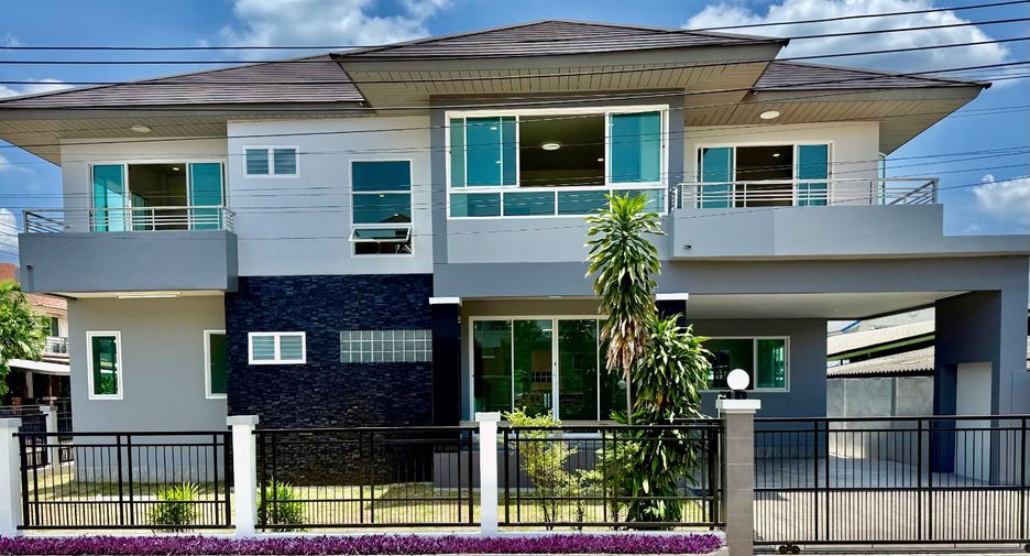 For sale 5 bedrooms house in Thawi Watthana, Bangkok