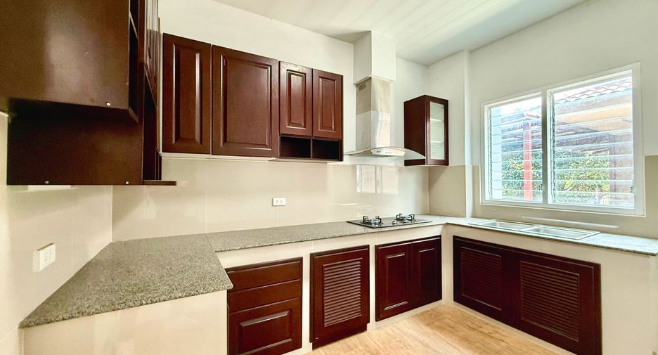 For sale 5 bedrooms house in Thawi Watthana, Bangkok