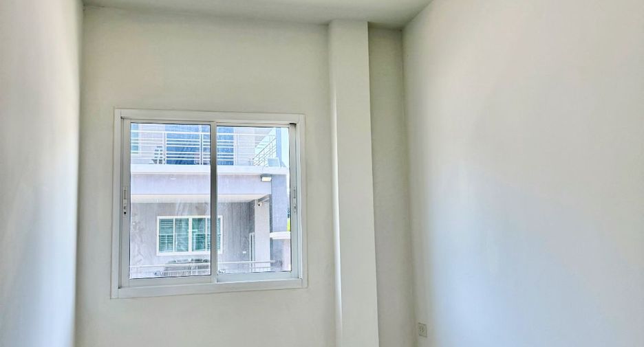 For sale 5 bedrooms house in Thawi Watthana, Bangkok