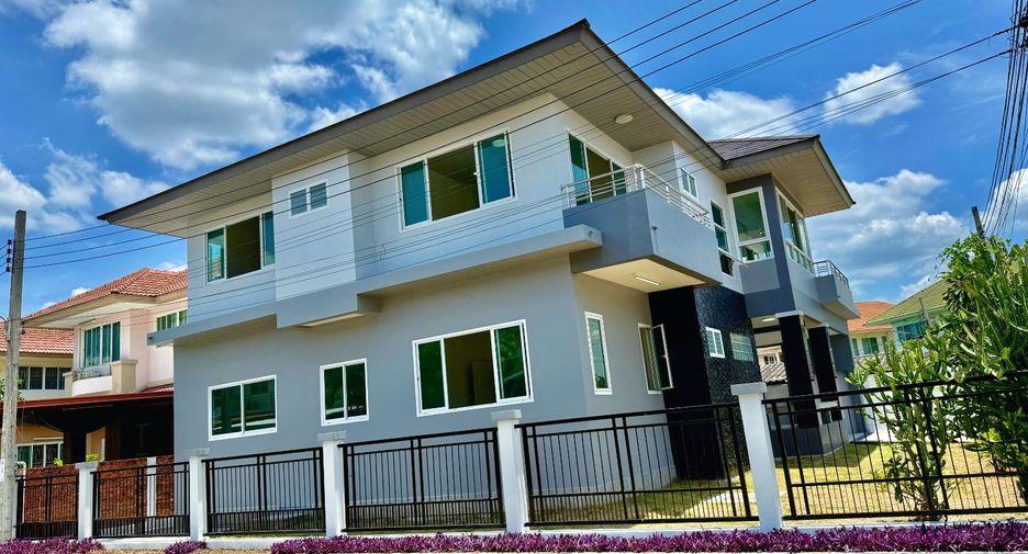 For sale 5 bedrooms house in Thawi Watthana, Bangkok