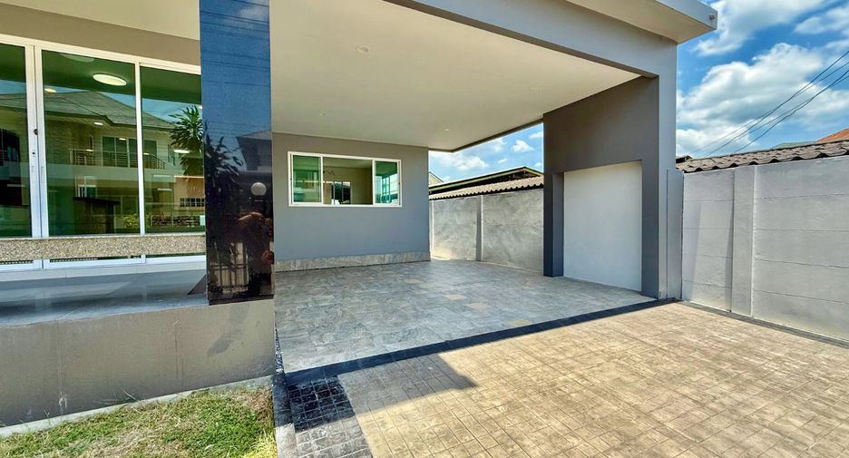 For sale 5 bedrooms house in Thawi Watthana, Bangkok