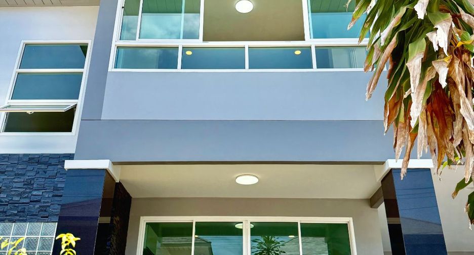 For sale 5 bedrooms house in Thawi Watthana, Bangkok