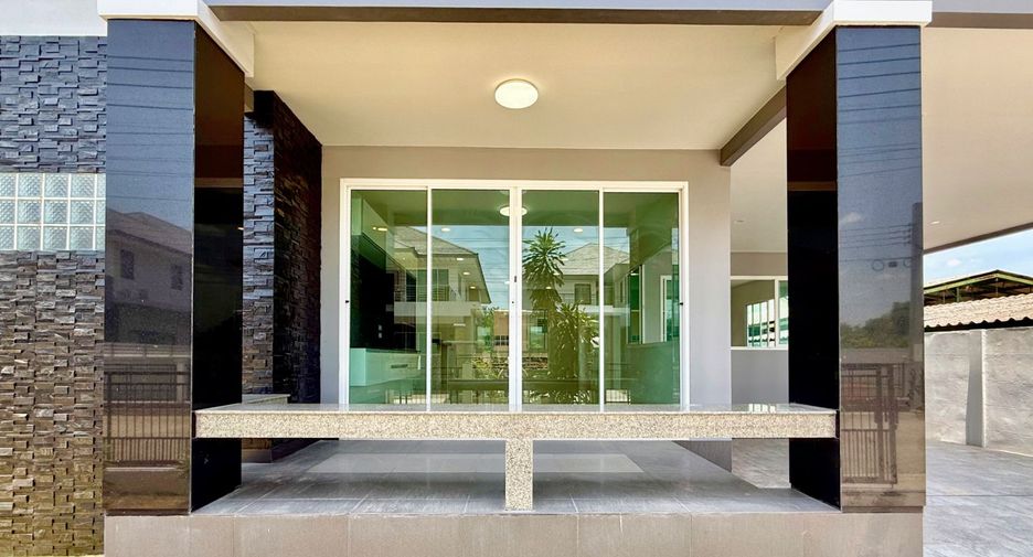 For sale 5 bedrooms house in Thawi Watthana, Bangkok
