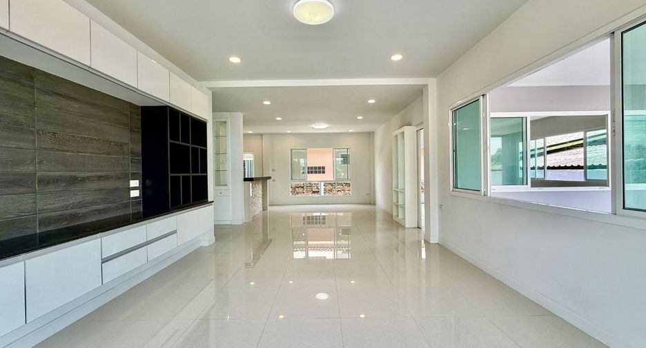 For sale 5 bedrooms house in Thawi Watthana, Bangkok