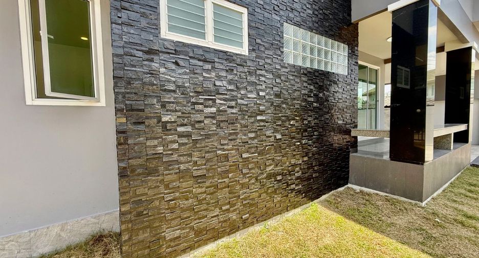 For sale 5 bedrooms house in Thawi Watthana, Bangkok