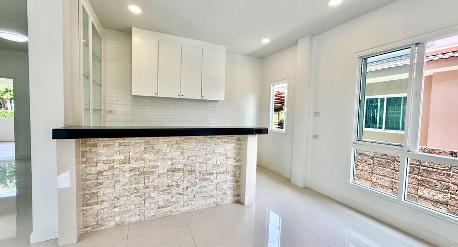 For sale 5 bedrooms house in Thawi Watthana, Bangkok