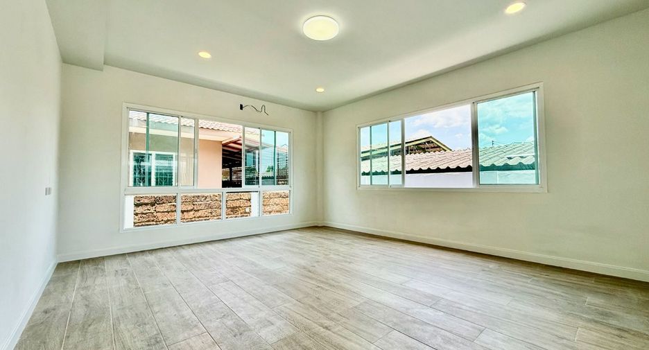 For sale 5 bedrooms house in Thawi Watthana, Bangkok