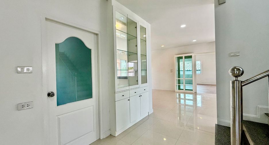 For sale 5 bedrooms house in Thawi Watthana, Bangkok