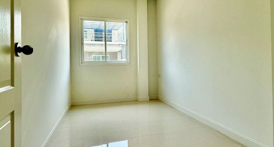 For sale 5 bedrooms house in Thawi Watthana, Bangkok