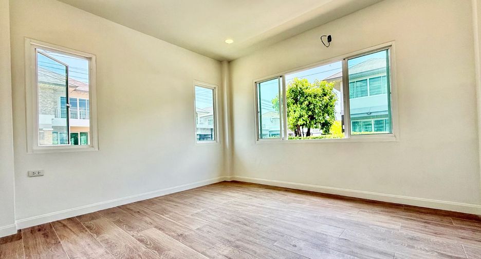 For sale 5 bedrooms house in Thawi Watthana, Bangkok