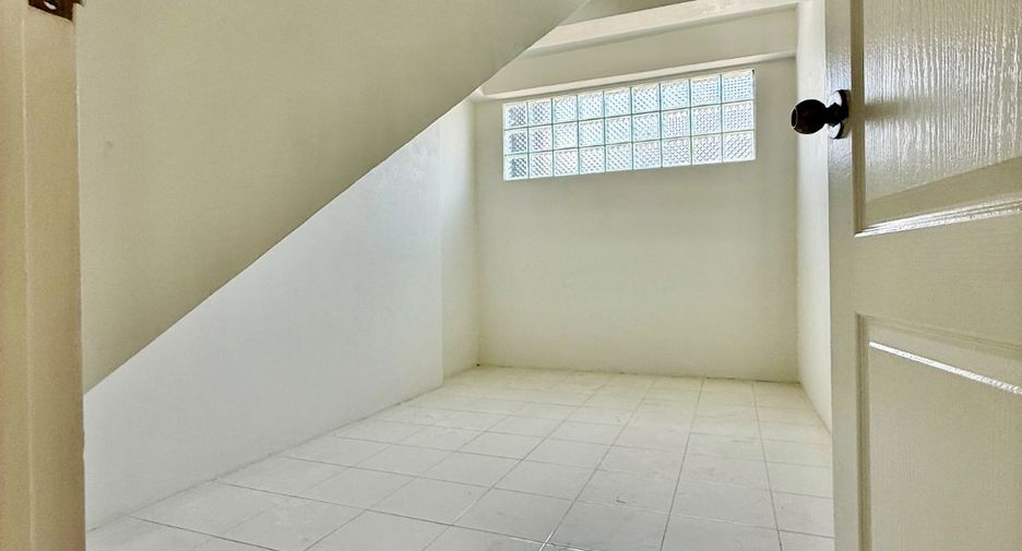 For sale 5 bedrooms house in Thawi Watthana, Bangkok